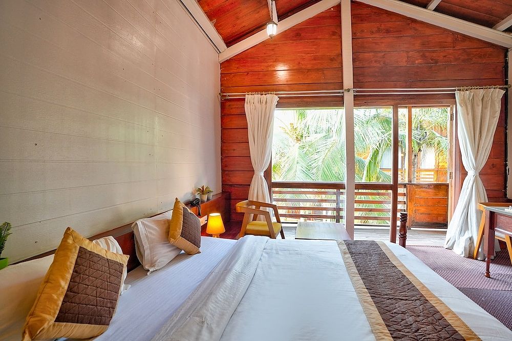 Aqua Marina Beach Cottages Deluxe Cottage with Pool View 10