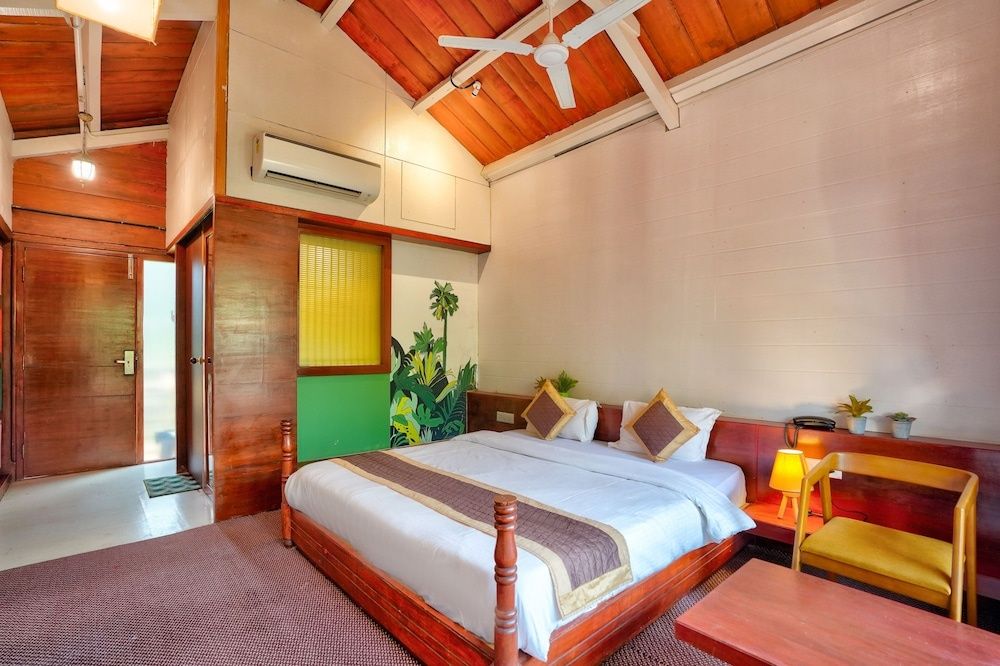 Aqua Marina Beach Cottages Deluxe Cottage with Pool View 6