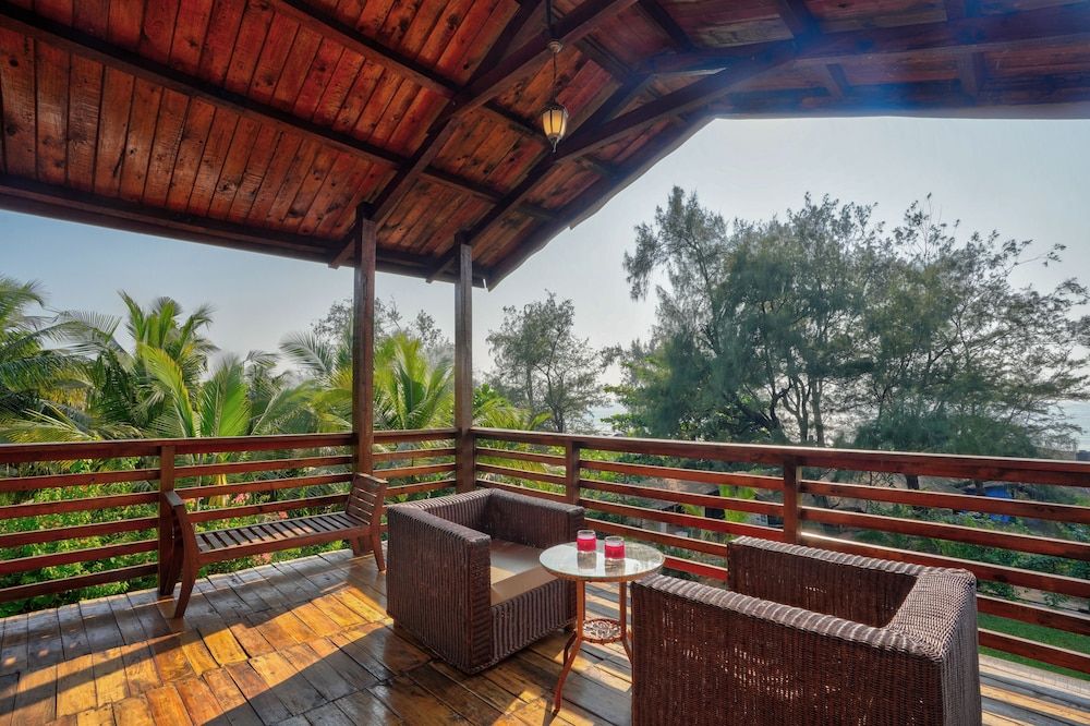 Aqua Marina Beach Cottages Deluxe Cottage with Pool View 20
