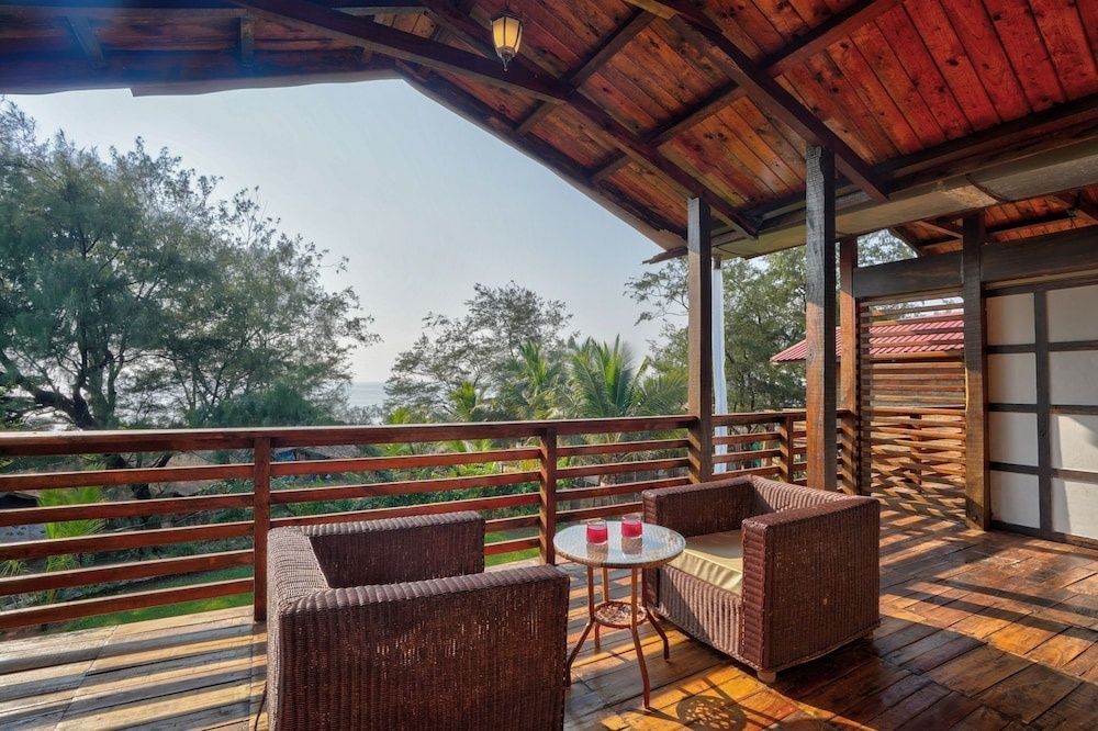 Aqua Marina Beach Cottages Deluxe Cottage with Pool View 16