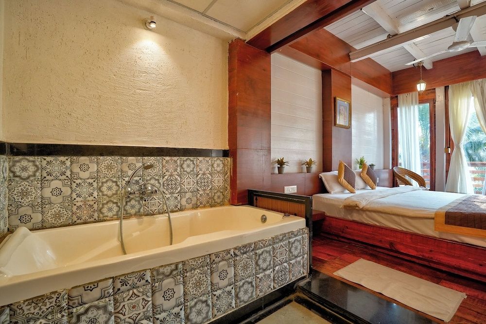 Aqua Marina Beach Cottages Deluxe Cottage with Pool View 19