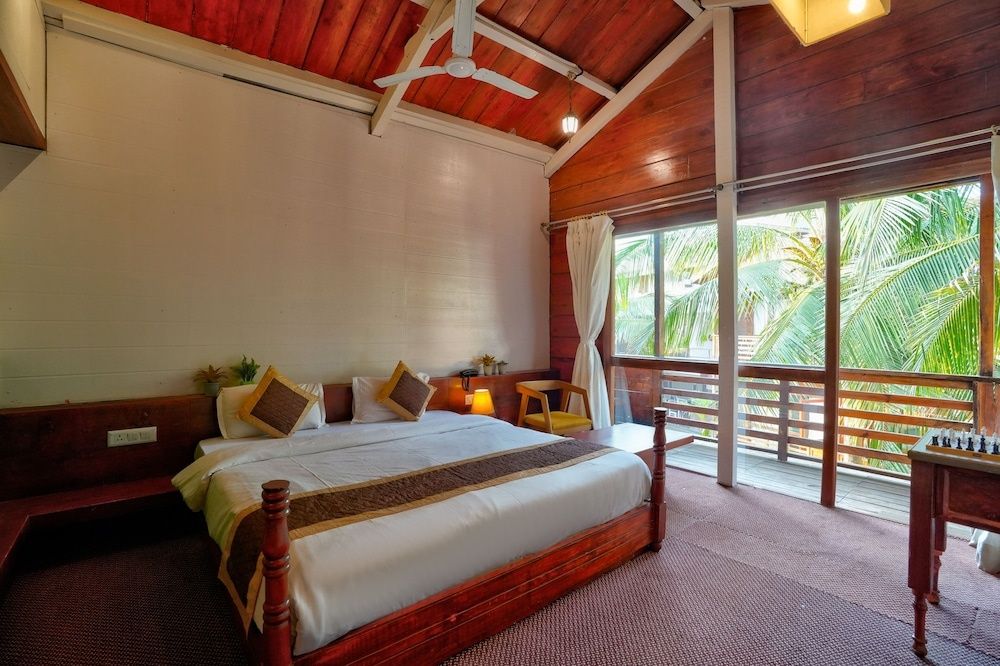 Aqua Marina Beach Cottages Deluxe Cottage with Pool View 7