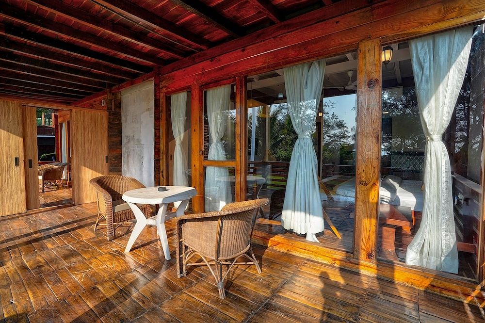 Aqua Marina Beach Cottages Deluxe Cottage with Pool View 23