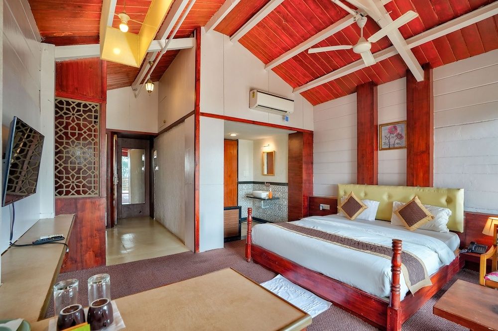 Aqua Marina Beach Cottages Deluxe Cottage with Pool View 26