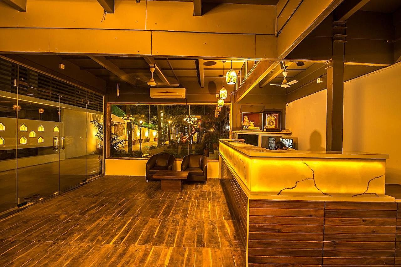 Food & Dining