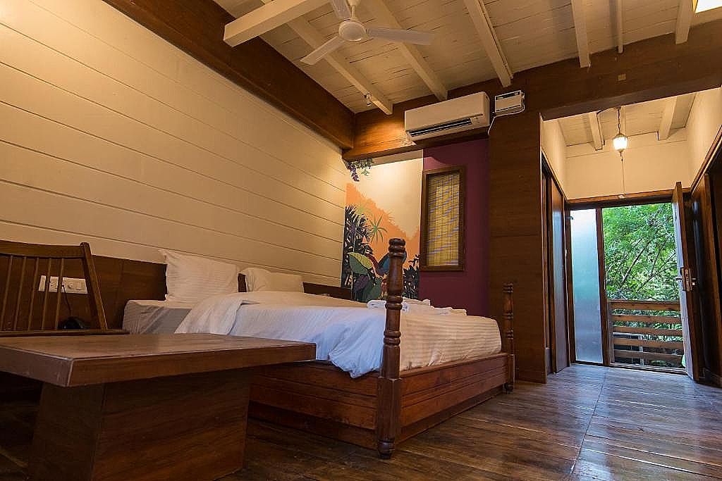 Aqua Marina Beach Cottages Deluxe Cottage with Pool View 14