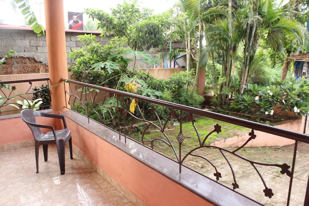 OYO 6236 Home Studio Near Sinquerim Beach Standard Double or Twin Room, 1 Double Bed, Private Bathroom 11