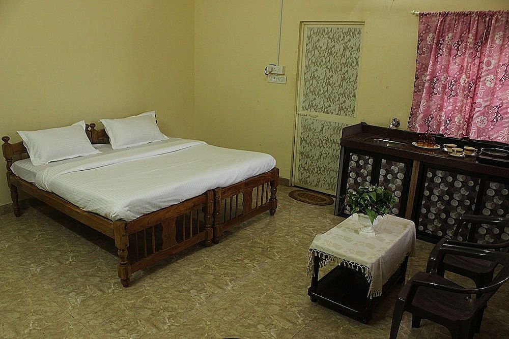 OYO 6236 Home Studio Near Sinquerim Beach Standard Double or Twin Room, 1 Double Bed, Private Bathroom 5