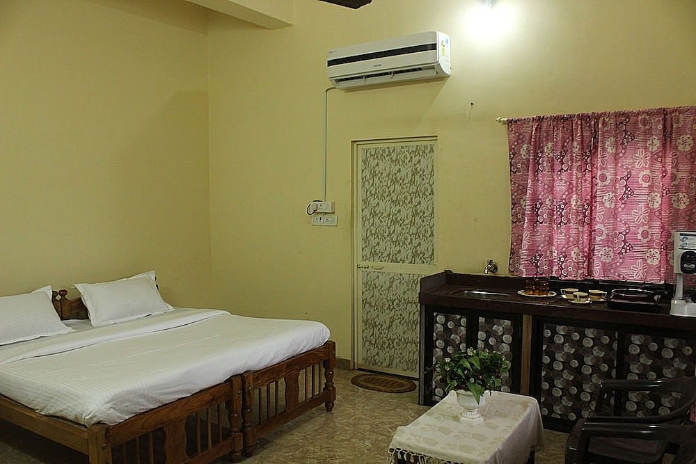 OYO 6236 Home Studio Near Sinquerim Beach Standard Double or Twin Room, 1 Double Bed, Private Bathroom 4