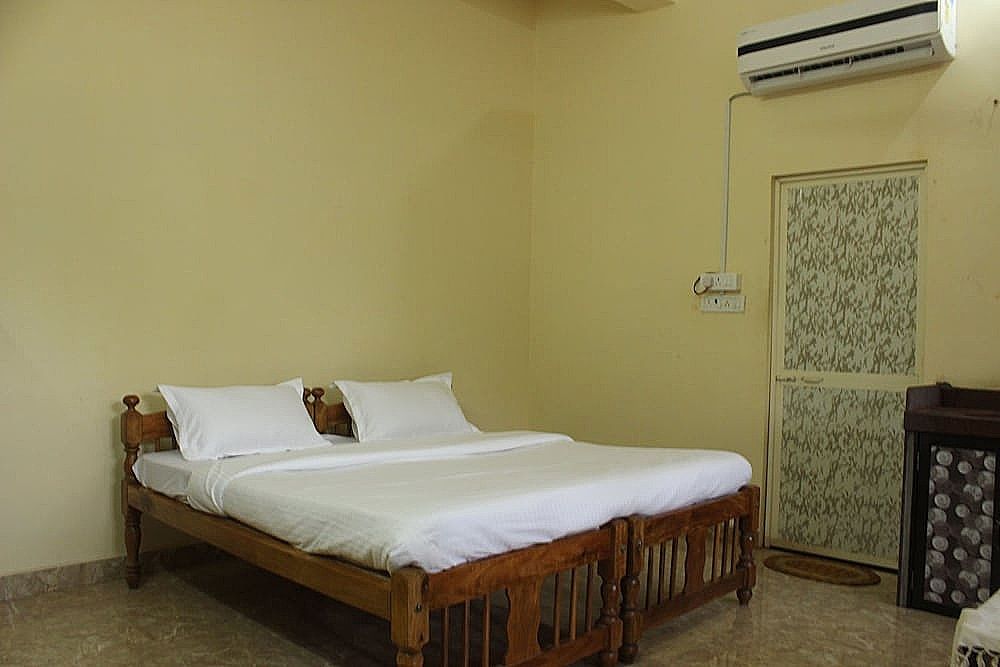 OYO 6236 Home Studio Near Sinquerim Beach Standard Double or Twin Room, 1 Double Bed, Private Bathroom 8