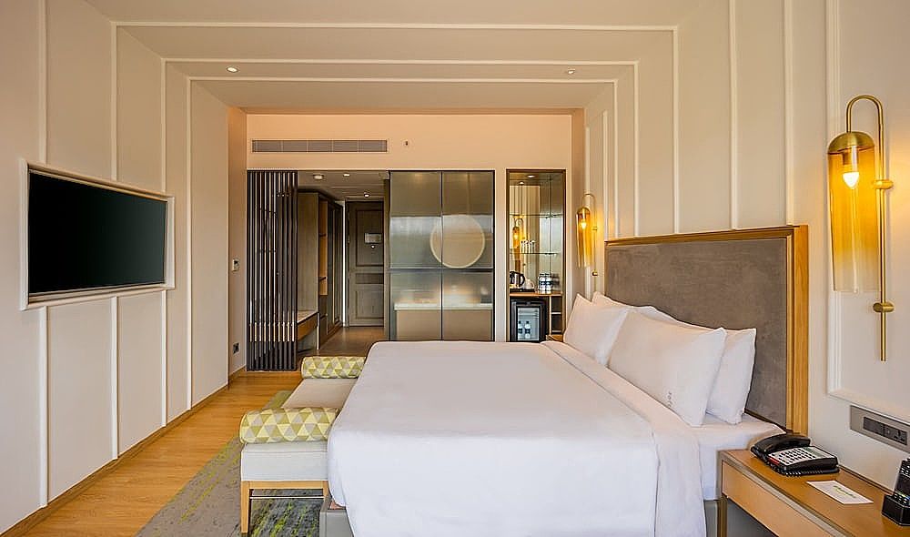 Standard Room, 1 King Bed, View (Sunrise View)