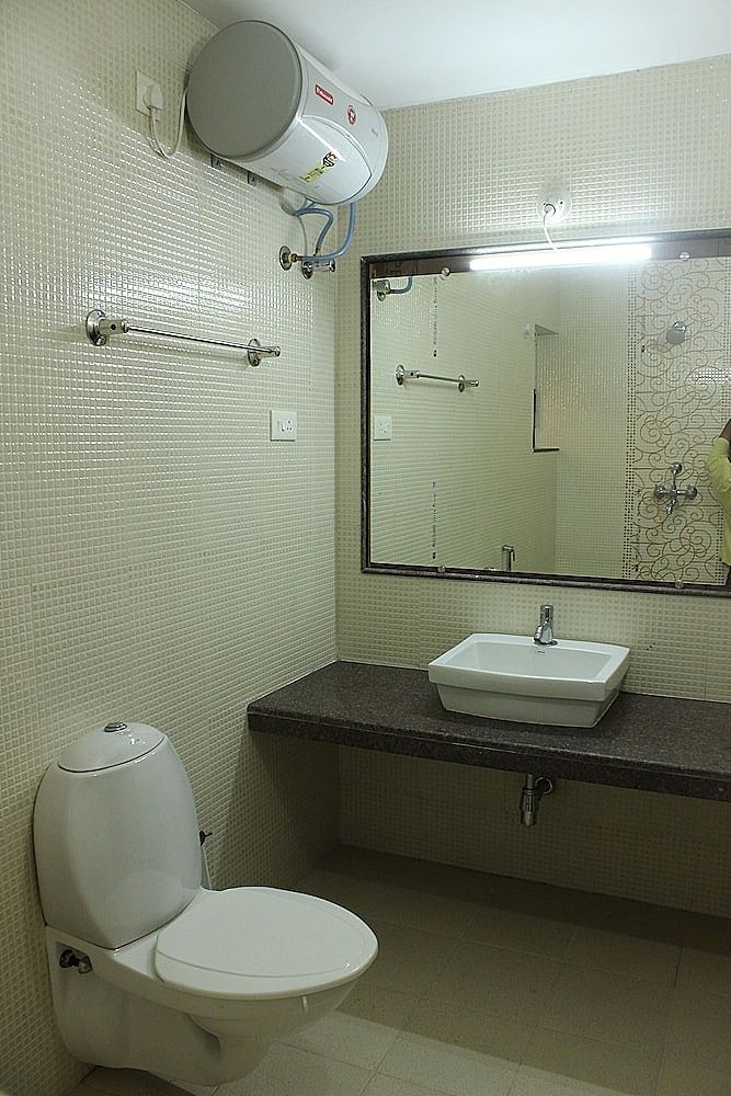 OYO 9364 Home Modern 2 BHK Pool View Candolim Double or Twin Room 10