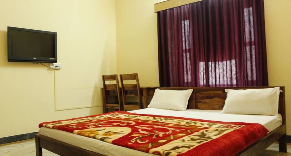 Deluxe Double Bedroom