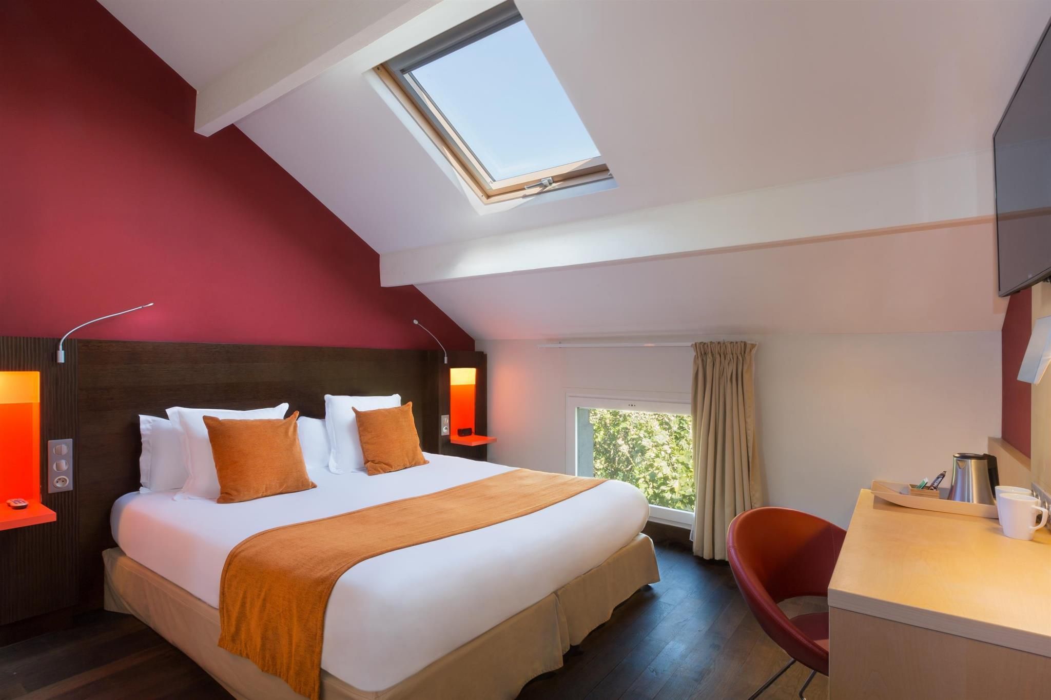 1 King Bed, Superior Room, Larger Room