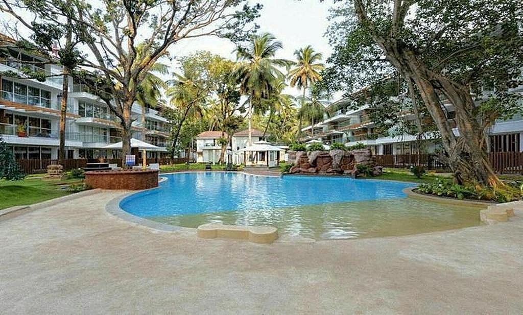 Aarju Luxurious Wave 1BHK Apartment with Pool View  6