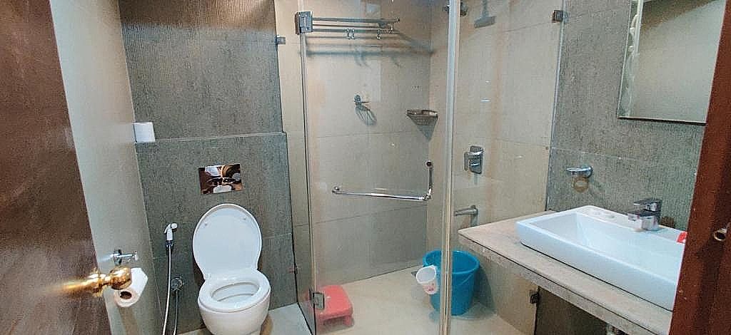 Aarju Luxurious Wave 1BHK Apartment with Pool View  41