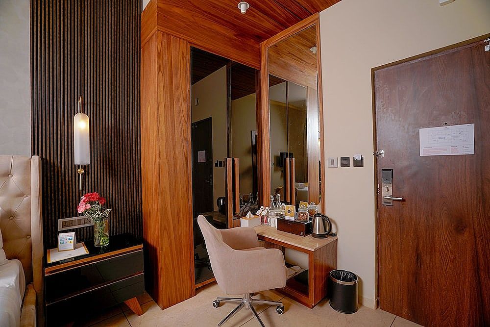 Lazdana Hotel Executive King Room 11