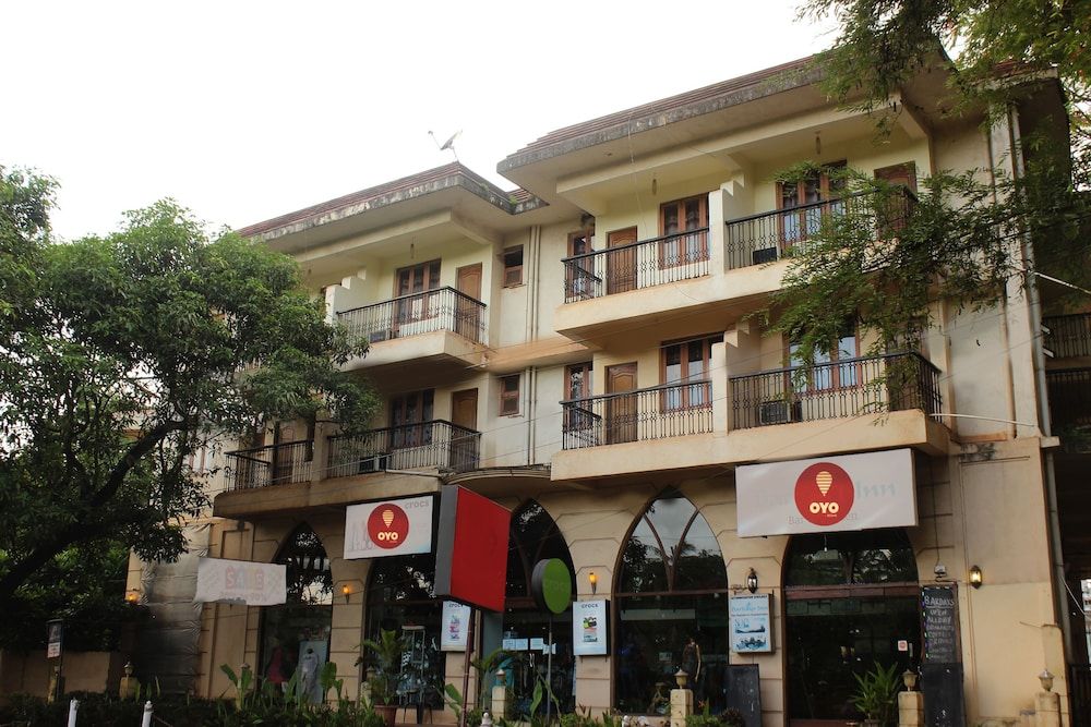 undefined OYO 7330 Bardays Inn 3