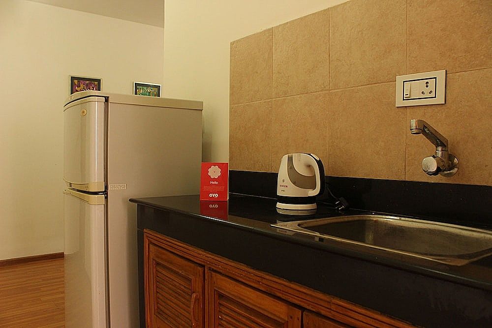 undefined OYO 7330 Bardays Inn 9