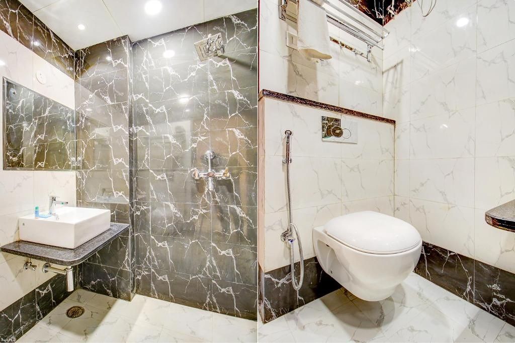 FabHotel 7th Crossing Deluxe Room 6