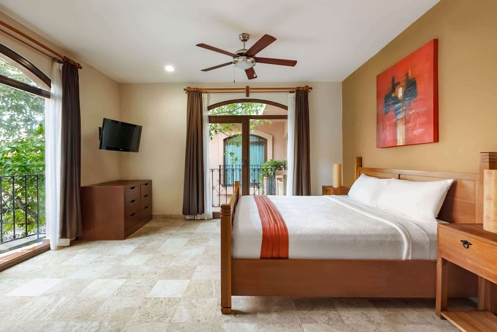 Suite, 1 Bedroom (Master)