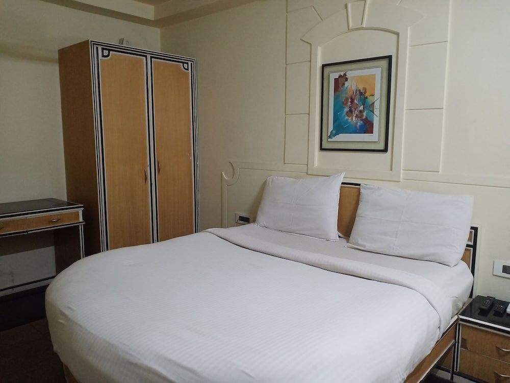 Hotel Dynasty by KeyMagics Superior Room 5