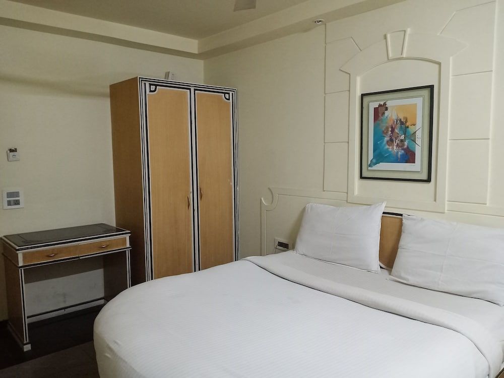 Hotel Dynasty by KeyMagics Superior Room 6