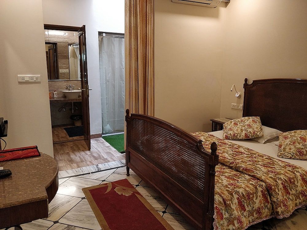 All Seasons Homestay AC deluxe skylight (no window) 2