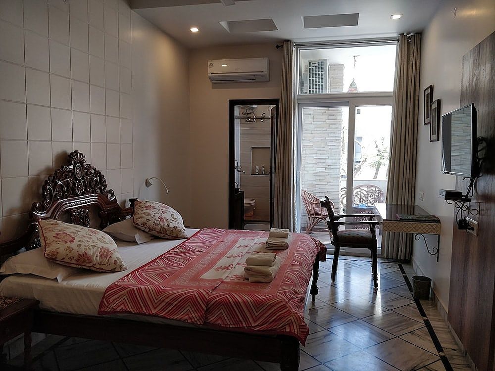 All Seasons Homestay Super Deluxe Double Room 13