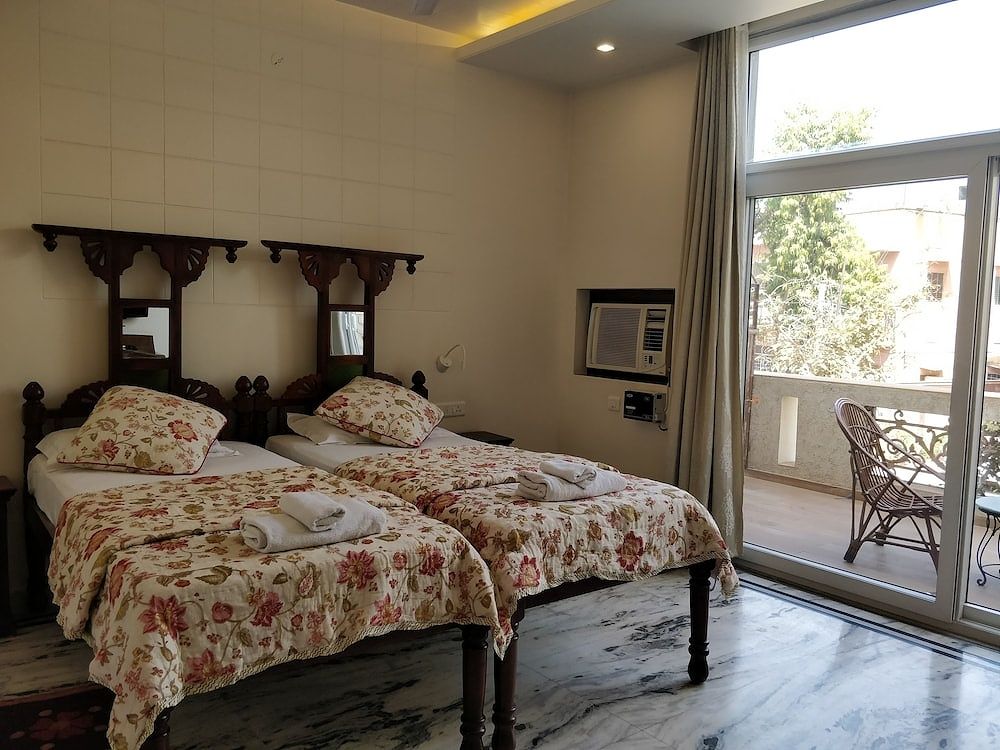 All Seasons Homestay Super Deluxe Double Room 12