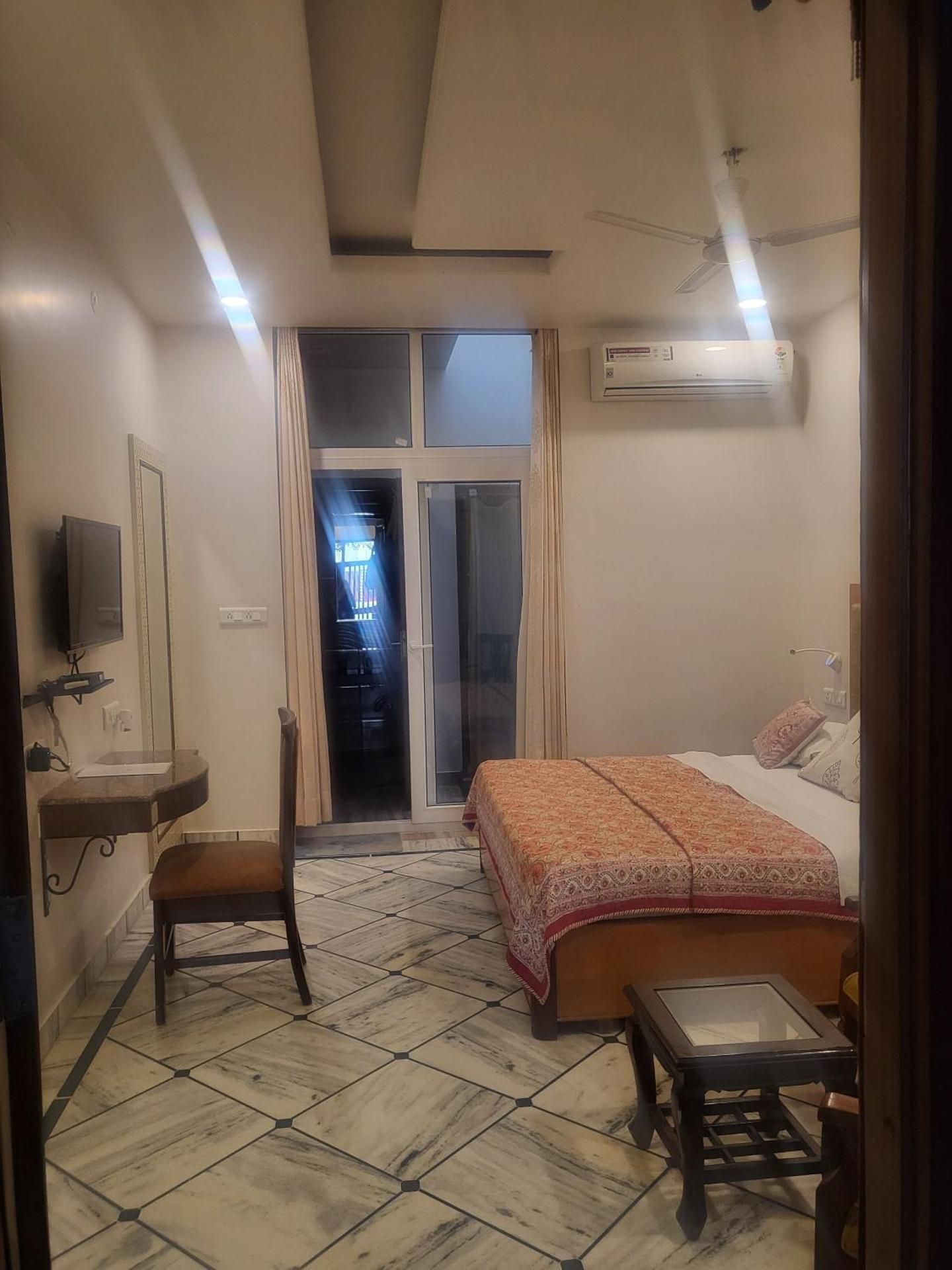 Deluxe Double No Window