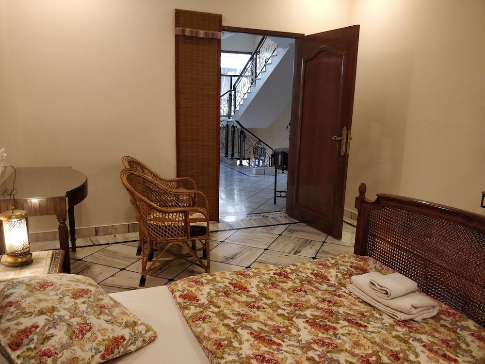 All Seasons Homestay AC deluxe skylight (no window) 4