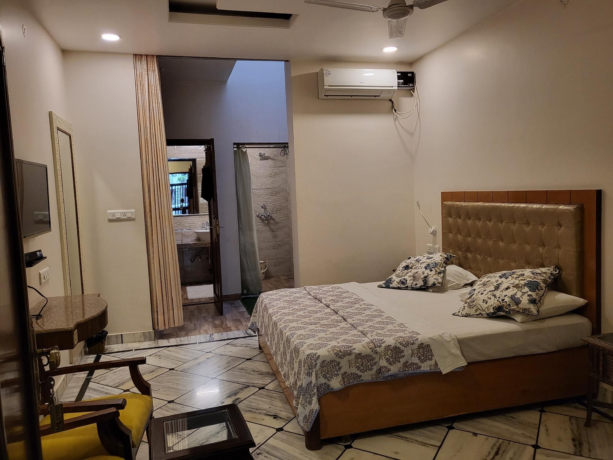 Deluxe Double No Window