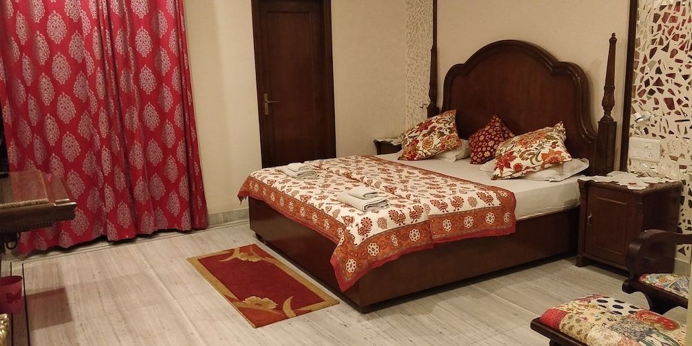 All Seasons Homestay Super Deluxe Double Room 9