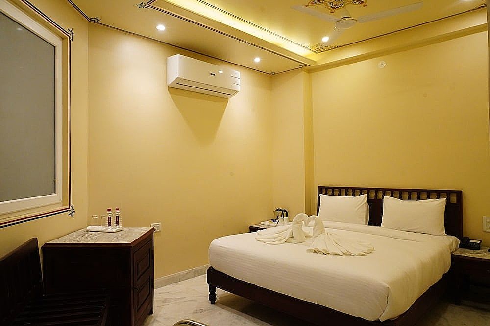 Hotel Bayan Elegance Deluxe Room 2