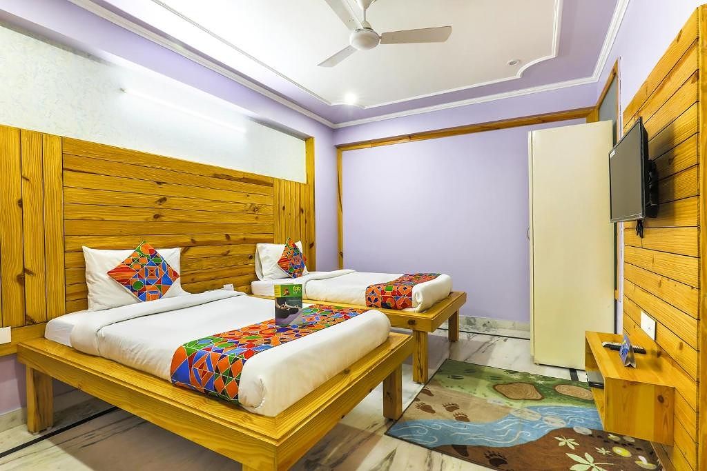 FabHotel The Lodge Deluxe Room 7