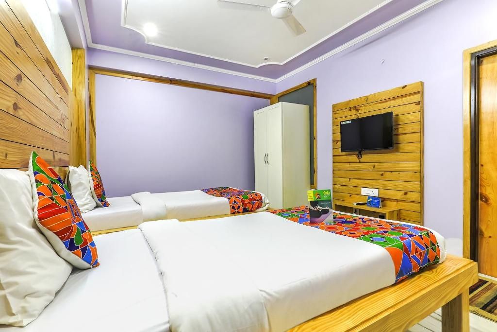 FabHotel The Lodge Deluxe Room 4