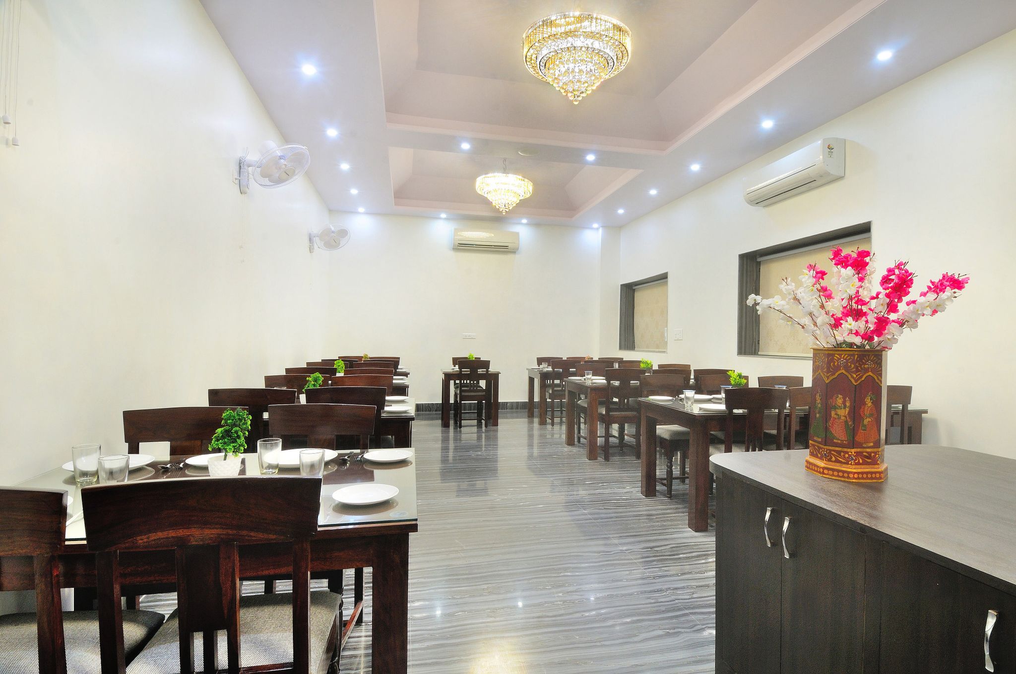 Food & Dining