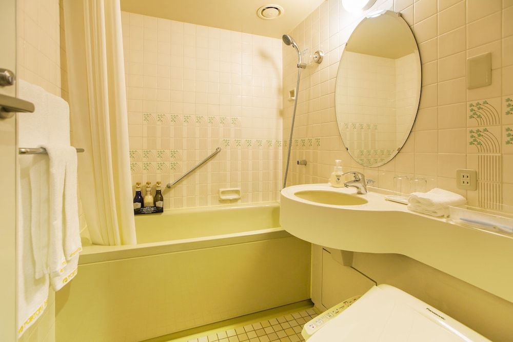 Kobe Portopia Hotel Semi Double Room, Non Smoking (Main Building) 4