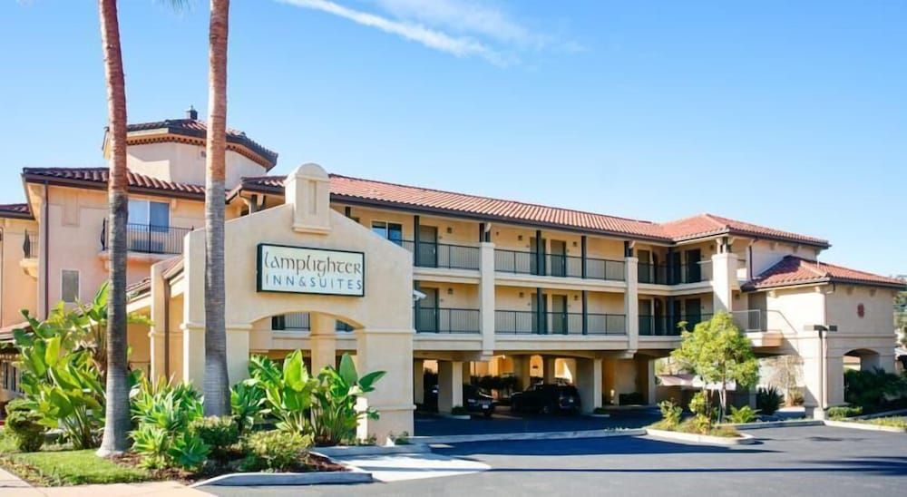 undefined Lamplighter Inn & Suites 4