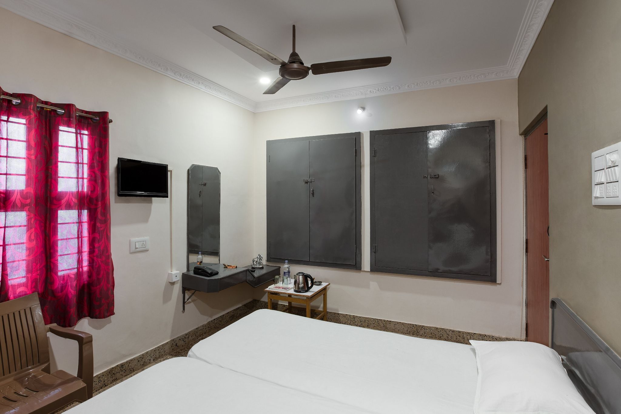 Hotel AKMG - Classic Double NON AC Rooms 3