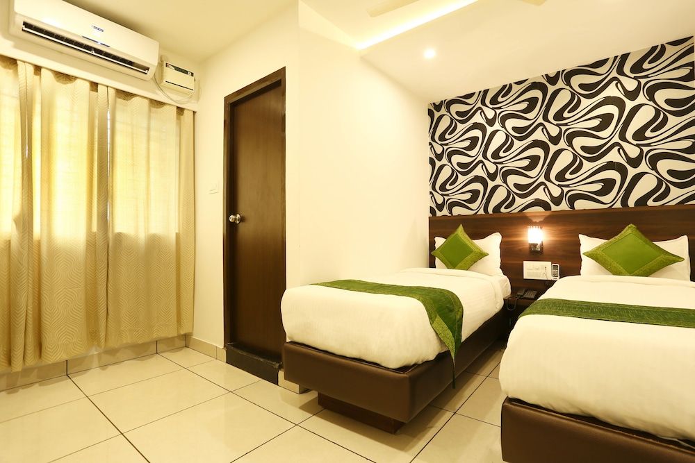 Treebo Trend Dwaraka Grand Standard Room, 1 Bedroom 9