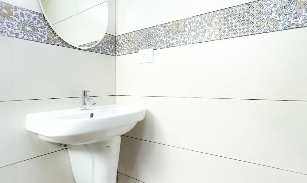 Treebo Trend Dwaraka Grand Standard Room, 1 Bedroom 11