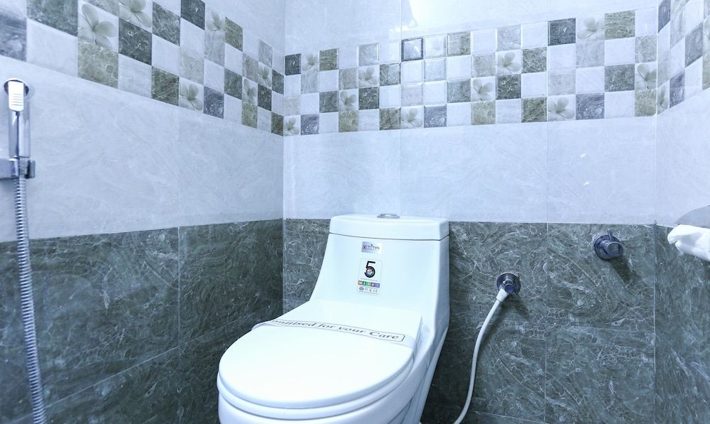 Treebo Trend Dwaraka Grand Standard Room, 1 Bedroom 16