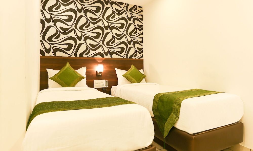 Treebo Trend Dwaraka Grand Standard Room, 1 Bedroom 2