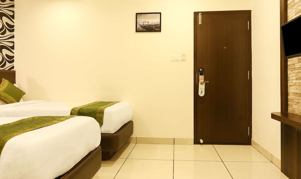 Treebo Trend Dwaraka Grand Standard Room, 1 Bedroom 14