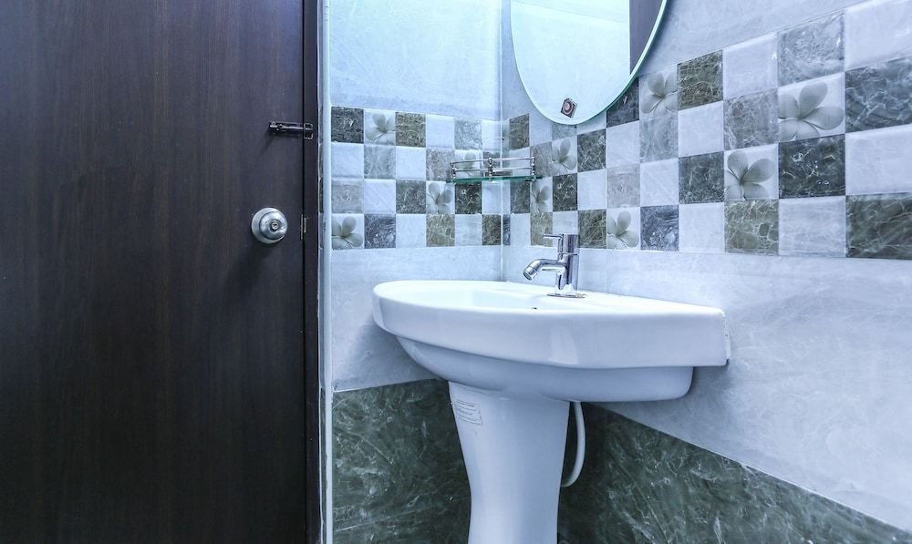 Treebo Trend Dwaraka Grand Standard Room, 1 Bedroom 7