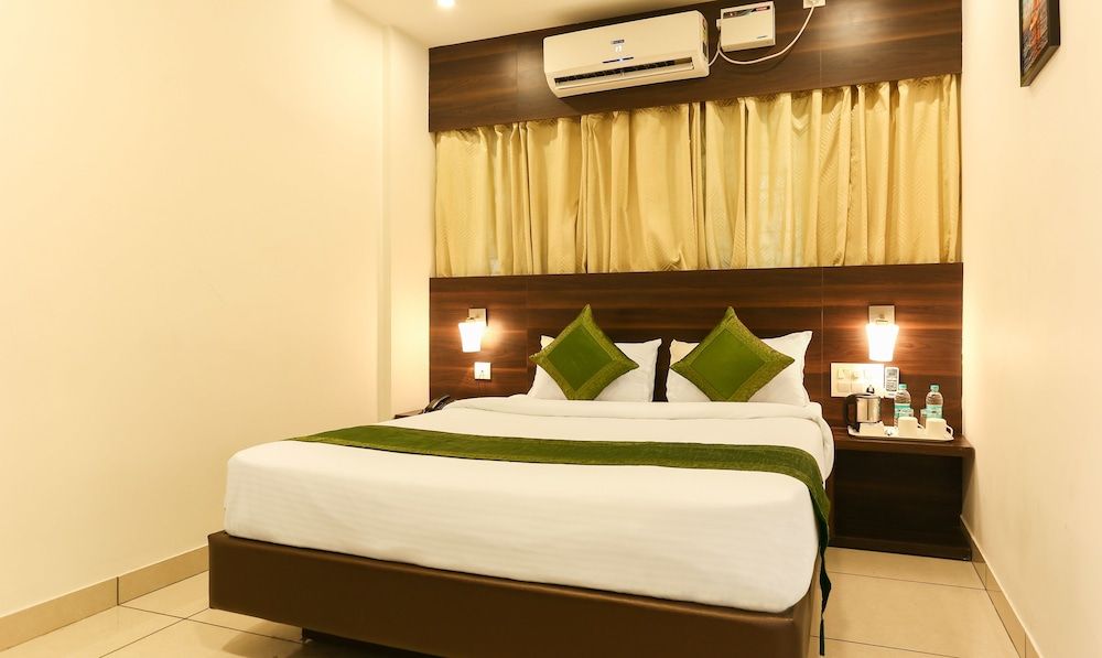 Treebo Trend Dwaraka Grand Standard Room, 1 Bedroom 4