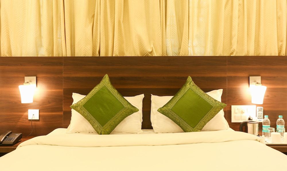 Treebo Trend Dwaraka Grand Standard Room, 1 Bedroom 8