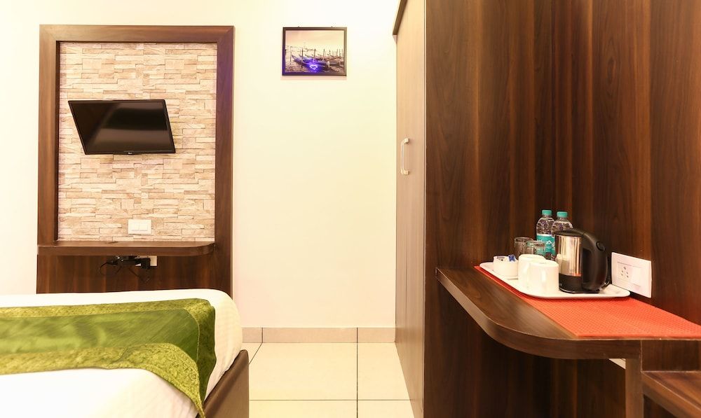 Treebo Trend Dwaraka Grand Deluxe Room, 1 King Bed